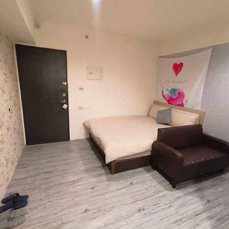 Holayoyo Apartment ไถหนาน ภายนอก รูปภาพ